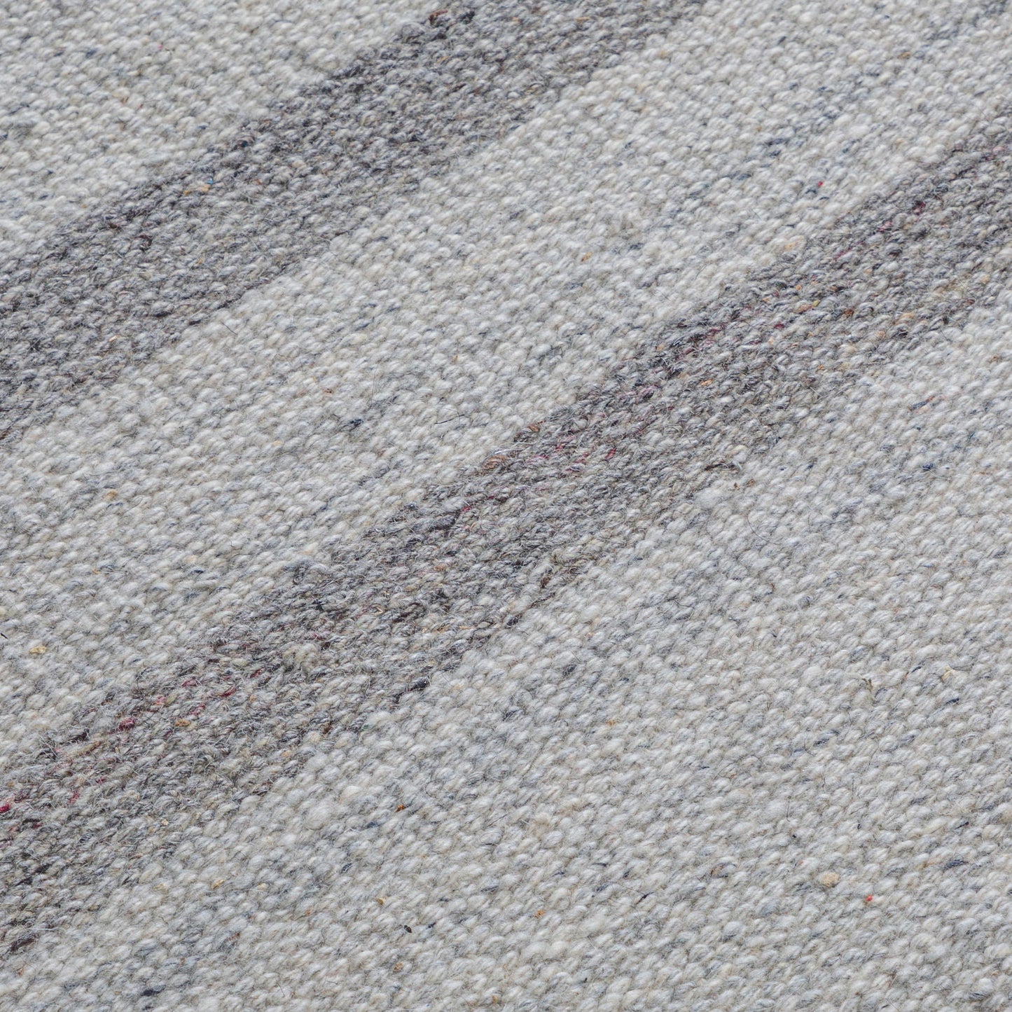 Hodges - 6' X 9' Area Rug - Ivory / Gray